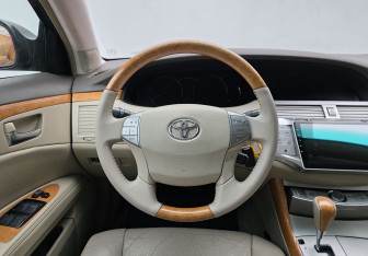 Подержанный автомобиль Toyota Avalon 2005 года (12 фото)