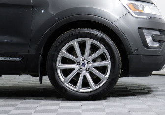 Подержанный автомобиль Ford Explorer 2017 года (5 фото)