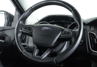 Подержанный автомобиль Ford Focus Hatchback 2018 года (13 фото)