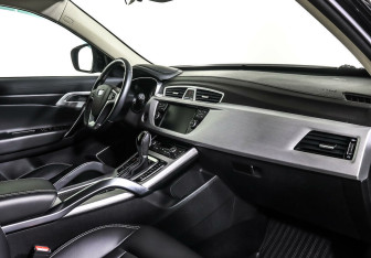 Подержанный автомобиль Geely Atlas 2018 года (8 фото)