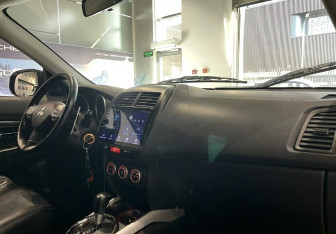 Подержанный автомобиль Mitsubishi ASX 2010 года (10 фото)