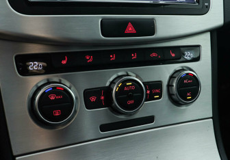 Подержанный автомобиль Volkswagen Passat Sedan 2012 года (17 фото)