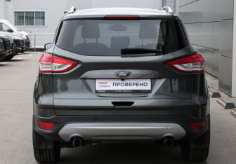 Подержанный автомобиль Ford Kuga 2015 года (6 фото)