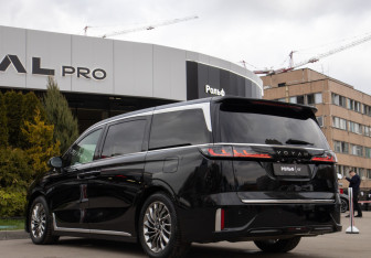 Подержанный автомобиль Voyah Dream 2023 года (5 фото)