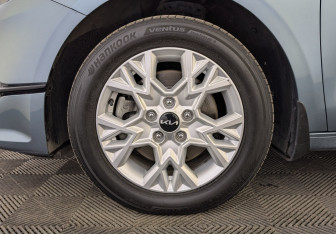 Подержанный автомобиль Kia Ceed Hatchback 2022 года (12 фото)