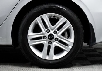 Подержанный автомобиль Kia Ceed Wagon 2020 года (7 фото)