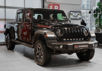Подержанный автомобиль Jeep Gladiator 2022 года (3 фото)