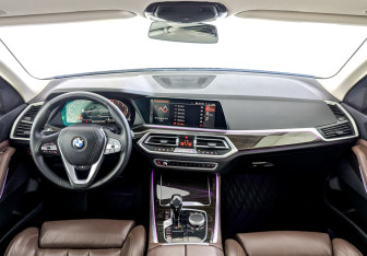 Подержанный автомобиль BMW X5 2020 года (14 фото)
