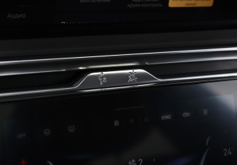 Подержанный автомобиль Hongqi E-HS9 2020 года (25 фото)