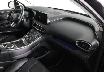 Подержанный автомобиль Hyundai Santa Fe 2022 года (10 фото)