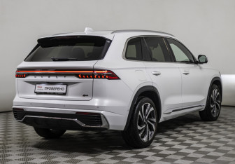 Подержанный автомобиль Geely Monjaro 2023 года (5 фото)