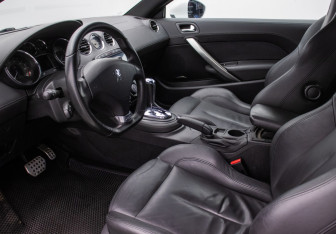 Подержанный автомобиль Peugeot RCZ 2011 года (10 фото)