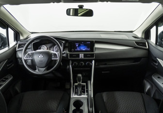 Подержанный автомобиль Mitsubishi Xpander 2023 года (19 фото)