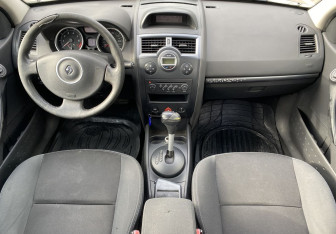 Подержанный автомобиль Renault Megane Sedan 2008 года (10 фото)
