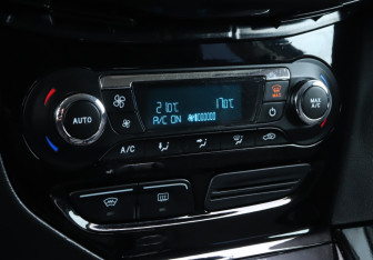 Подержанный автомобиль Ford Focus Hatchback 2011 года (15 фото)