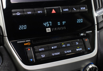 Подержанный автомобиль Toyota Land Cruiser Suv 2016 года (19 фото)