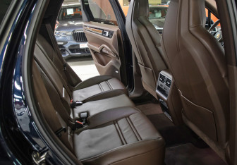 Подержанный автомобиль Porsche Cayenne 2019 года (14 фото)