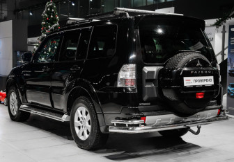 Подержанный автомобиль Mitsubishi Pajero 2012 года (6 фото)