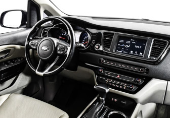 Подержанный автомобиль Kia Carnival 2019 года (9 фото)