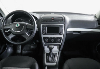 Подержанный автомобиль Skoda Octavia Wagon 2012 года (6 фото)