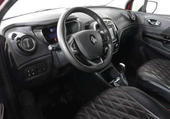 Подержанный автомобиль Renault Kaptur 2019 года (9 фото)