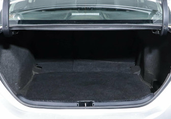 Подержанный автомобиль Toyota Corolla Sedan 2014 года (15 фото)