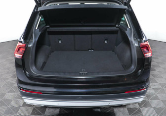 Подержанный автомобиль Volkswagen Tiguan 2019 года (15 фото)