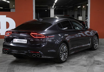 Подержанный автомобиль Kia Stinger 2018 года (5 фото)