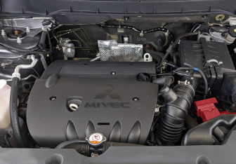 Подержанный автомобиль Mitsubishi ASX 2014 года (9 фото)