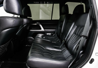Подержанный автомобиль Toyota Land Cruiser Suv 2019 года (14 фото)