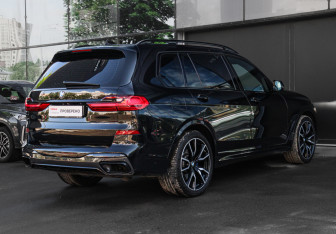 Подержанный автомобиль BMW X7 2020 года (4 фото)