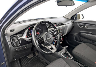 Подержанный автомобиль Kia Rio Hatchback 2021 года (16 фото)