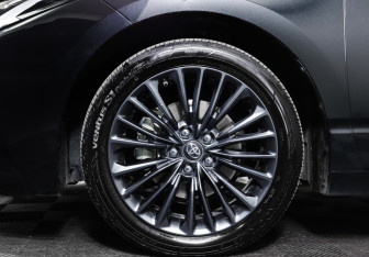 Подержанный автомобиль Toyota Avalon 2022 года (27 фото)