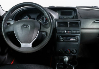 Подержанный автомобиль LADA (ВАЗ) Priora Wagon 2015 года (9 фото)
