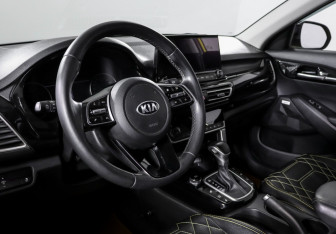 Подержанный автомобиль Kia Seltos 2021 года (14 фото)