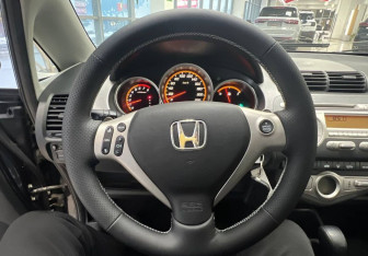 Подержанный автомобиль Honda Jazz 2008 года (10 фото)