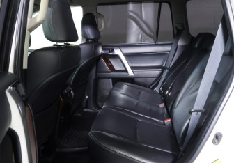 Подержанный автомобиль Toyota Land Cruiser Prado 2014 года (11 фото)
