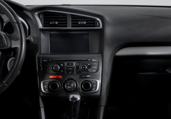 Подержанный автомобиль Citroen C4 Sedan 2013 года (13 фото)