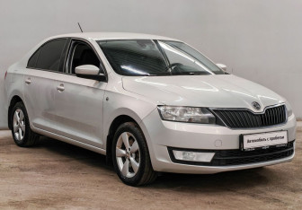 Подержанный автомобиль Skoda Rapid Liftback 2014 года (3 фото)