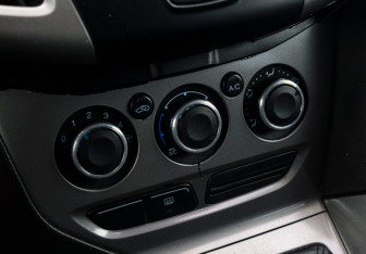 Подержанный автомобиль Ford Focus Hatchback 2011 года (15 фото)