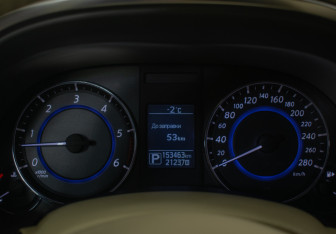 Подержанный автомобиль Infiniti QX70 2015 года (12 фото)