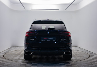 Подержанный автомобиль BMW X5 2021 года (6 фото)