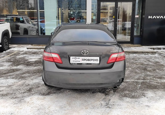 Подержанный автомобиль Toyota Camry Sedan 2011 года (6 фото)