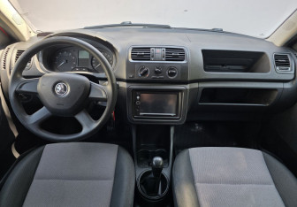 Подержанный автомобиль Skoda Fabia Hatchback 2013 года (11 фото)