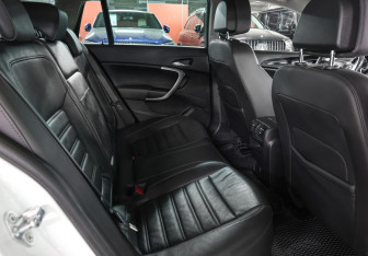 Подержанный автомобиль Opel Insignia Wagon 2011 года (12 фото)