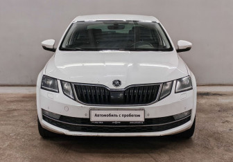 Подержанный автомобиль Skoda Octavia Liftback 2018 года (2 фото)