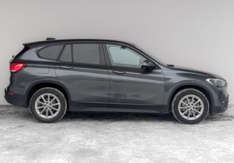 Подержанный автомобиль BMW X1 2020 года (4 фото)