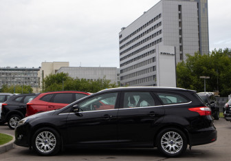 Подержанный автомобиль Ford Focus Wagon 2012 года (6 фото)