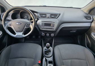 Подержанный автомобиль Kia Rio Sedan 2016 года (11 фото)