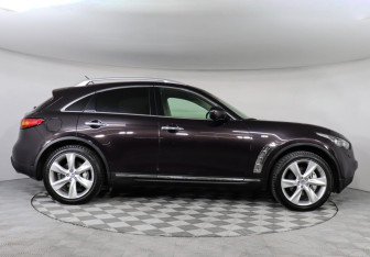 Подержанный автомобиль Infiniti FX 2010 года (4 фото)